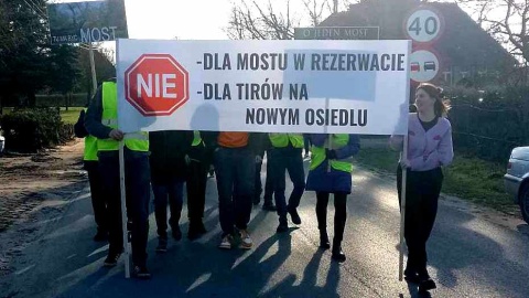 Mieszkańcy Nowej Wsi pod Toruniem sprzeciwiają się budowie mostu przez Drwęcę. Fot. Michał Zaręba