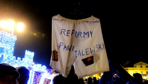 Manifestacje przeciwników reformy oświaty we Włocławku i w Grudziądzu