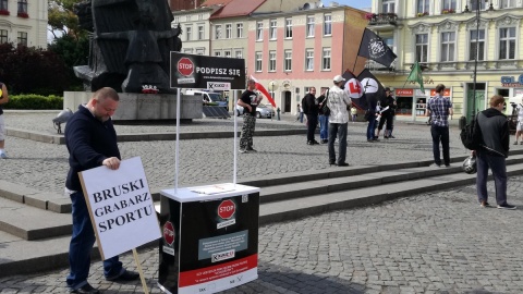 Dwie manifestacje przeciwko i w obronie prezydenta Bydgoszczy
