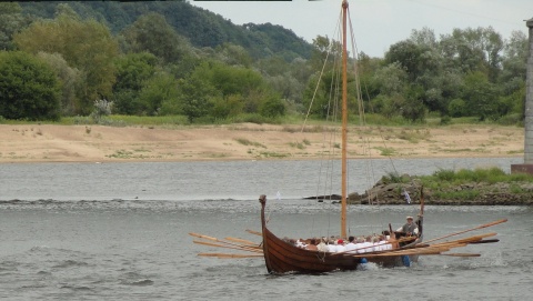 We Włocławku padł rekord prędkości pływania łodzią wikingów