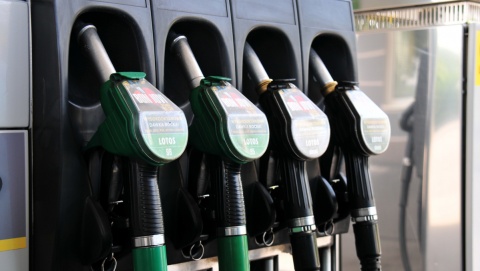 Analitycy: ciągle jest szansa na obniżki cen na stacjach benzynowych
