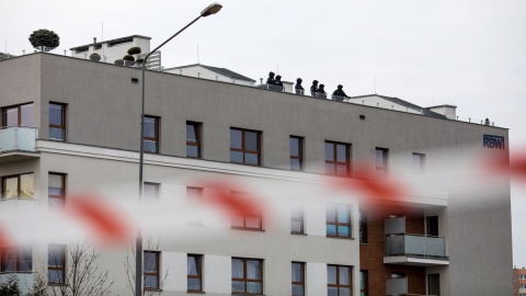 Policja ujęła mężczyznę, który zabarykadował się w mieszkaniu w Poznaniu