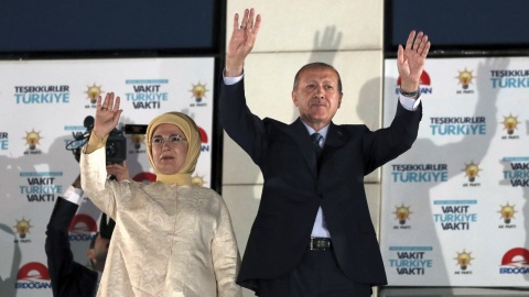 Komisja wyborcza potwierdza zwycięstwo Erdogana