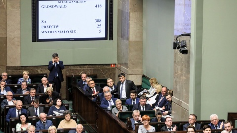Sejm uchylił w ustawie o IPN przepisy dot. kary więzienia za zniesławianie Polski