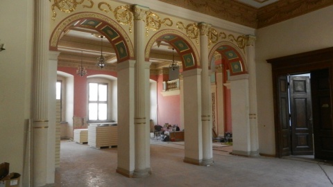 Teatr Muzyczny w zabytkowym Pałacu Dąbskich na półmetku remontu