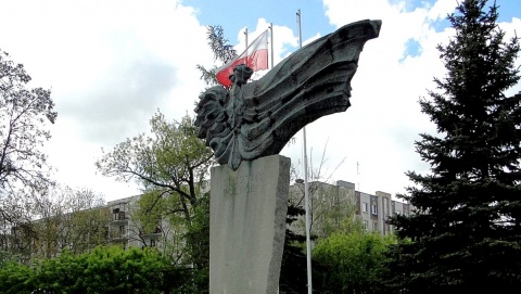 Orzeł w koronie uratować może pomnik we Włocławku