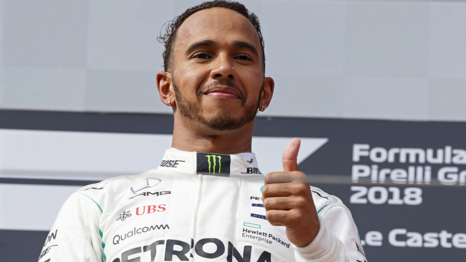 Na zdjęciu Lewis Hamilton, triumfator Grand Prix Francji 2018. Fot. PAP/EPA/VALDRIN XHEMA