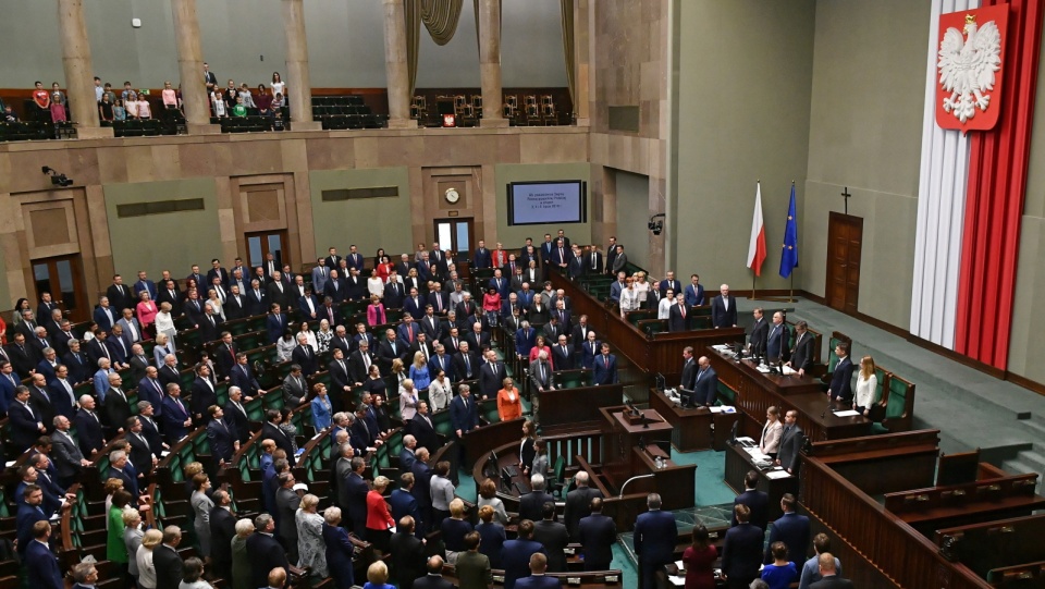 Na początku posiedzenia posłowie uczcili minutą ciszy pamięć zmarłej Ireny Szewińskiej. Fot. PAP/Marcin Obara