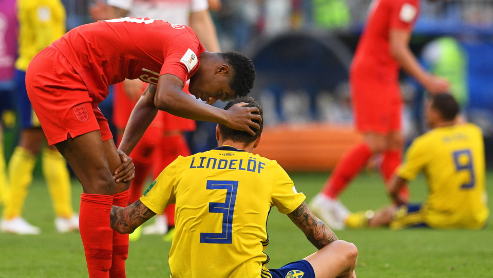 Na zdjęciu piłkarze po meczu Anglii ze Szwecją w ćwierćfinale MŚ 2018. Fot. PAP/EPA/FACUNDO ARRIZABALAGA