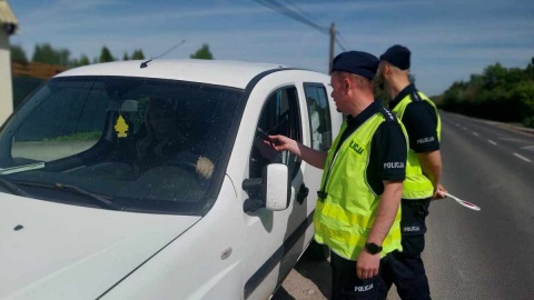 Akcja policji i Gminnej Komisji Rozwiązywania Problemów Alkoholowych na ulicach Koronowa/fot. Jolanta Fischer