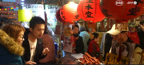 Chińczycy szykują się do rozpoczęcia Roku Smoka. Będą świętować ponad tydzień [wideo]