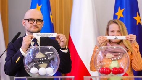 Wybory samorządowe: wylosowano numery list wyborczych ogólnopolskich komitetów