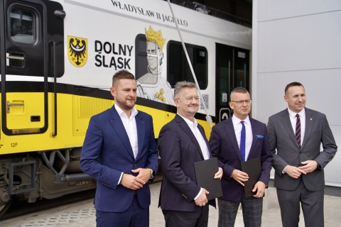 Pociągi Pesy trafią na południe Polski. Koleje Dolnośląskie podpisały umowę na zakup 10 składów