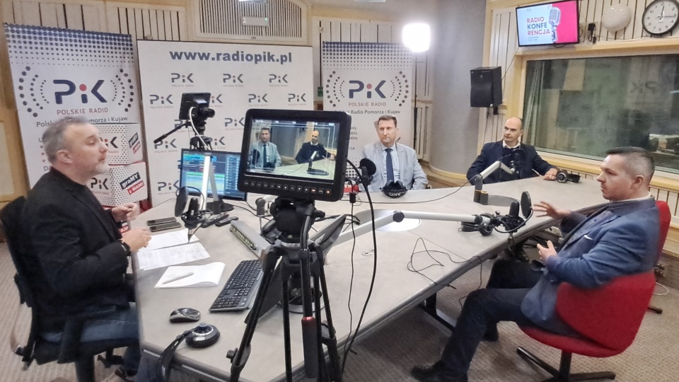 W bydgoskim studiu Polskiego Radia PiK byli: Marek Jopp, Michał Krzemkowski i Tomasz Sikorowski/fot: Radosław Łączkowski