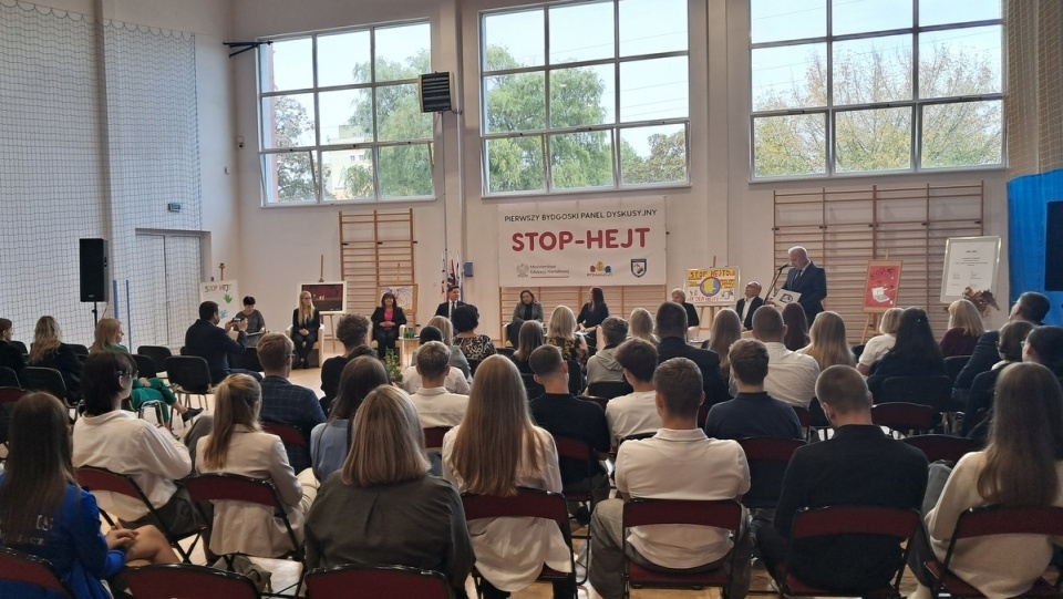 XI Liceum Ogólnokształcące w Bydgoszczy postanowiło zadziałać profilaktycznie i zorganizowało w październiku Pierwszy Bydgoski Panel Dyskusyjny „Stop Hejt”/fot. Magdalena Gill, Archiwum