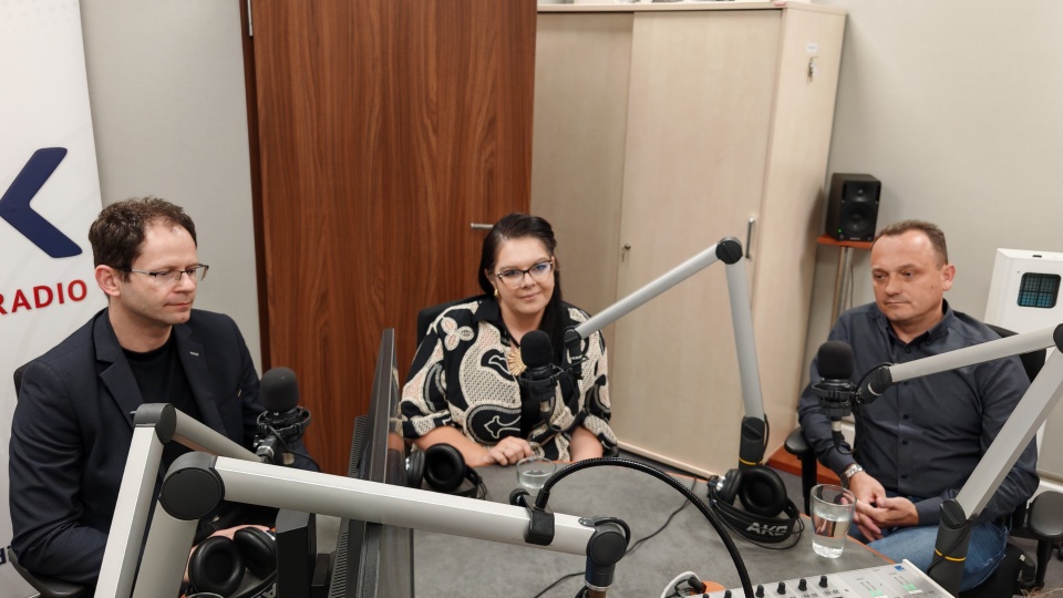 Gośćmi w toruńskim studiu byli: dr Rafał Maszewski, dr Aleksandra Lewandowska-Czuła i Marcin Urbański (od lewej)/fot: Zdzisław Nawrat