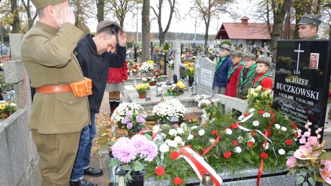 8 listopada br. w Gniewkowie uroczyście odsłonięto nagrobek ogniomistrza Józefa Buczkowskiego. Fot. Katarzyna Podczaska/facebook.com/GniewkowoGOK