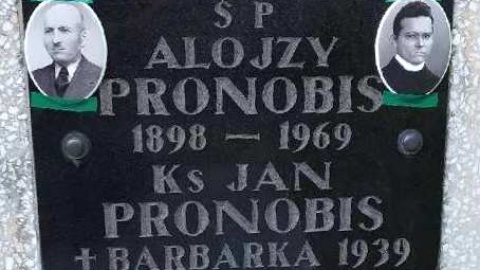 Grób, w którym pochowany został ksiądz Jan Pronobis. Fot. przesłane/zbiory prywatne