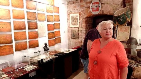 Bożena Rijnbout-Sawicka i zbiory Fundacji Muzeum Historyczne Wojskowe w Toruniu. Fot. Michał Zaręba/PR PiK