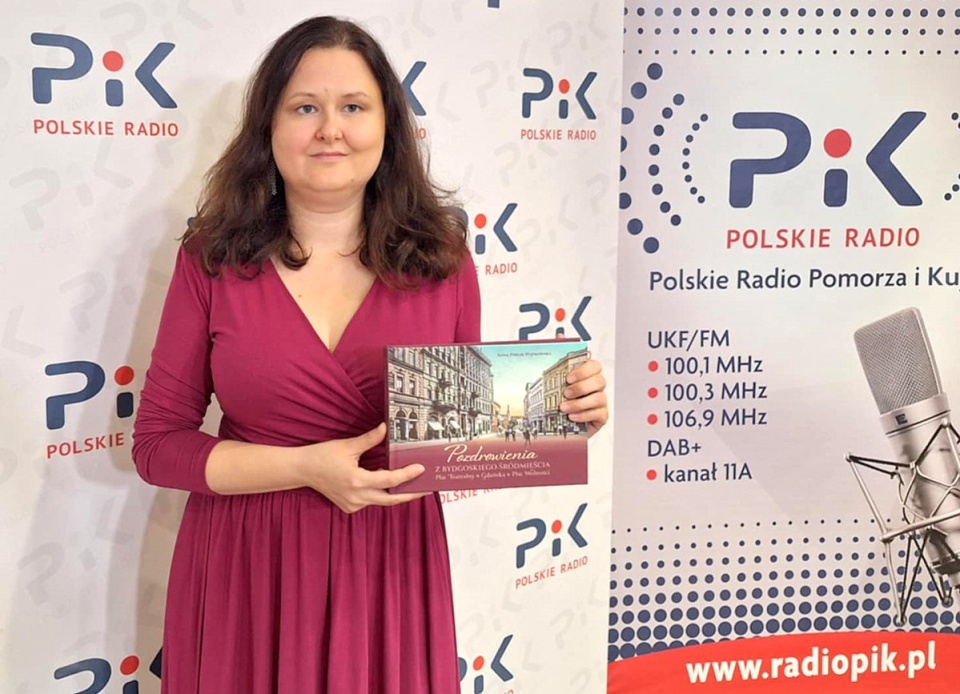 Anna Perlik-Piątkowska prezentuje swój album. Fot. Bogumiła Wresiło