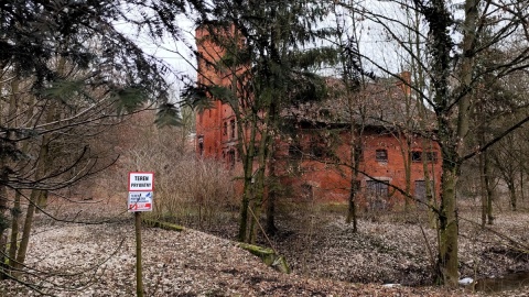 Budynek gospodarczy przy pałacu w Samostrzelu. Żaneta Walentyn/arch. PR PiK