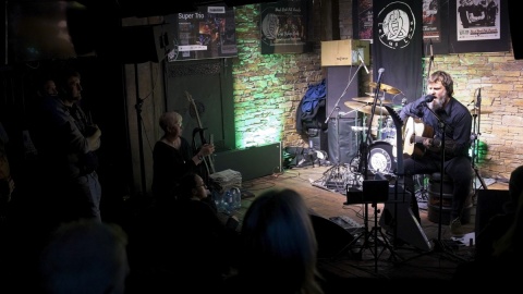 25 marca 2024 - Sam Jones na scenie Hard Rock Pub Pamela w Toruniu. Fot. Tomek Jaworski