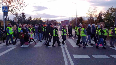 6 listopada br. mieszkańcy Czarnowa przez półtorej godziny blokowali w proteście drogę krajową nr 80. Fot. Michał Słobodzian