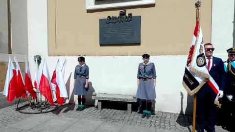 3 maja 2024 - Uroczystości rocznicowe pod tablicą upamiętniającą wydarzenia toruńskie z 1 i 3 maja 1982 roku. Fot. Michał Zaręba/PR PiK