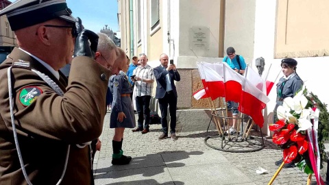 3 maja 2024 - Uroczystości rocznicowe pod tablicą upamiętniającą wydarzenia toruńskie z 1 i 3 maja 1982 roku. Fot. Michał Zaręba/PR PiK