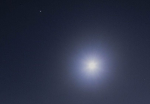 Księżyc i Jowisz z Antypodów