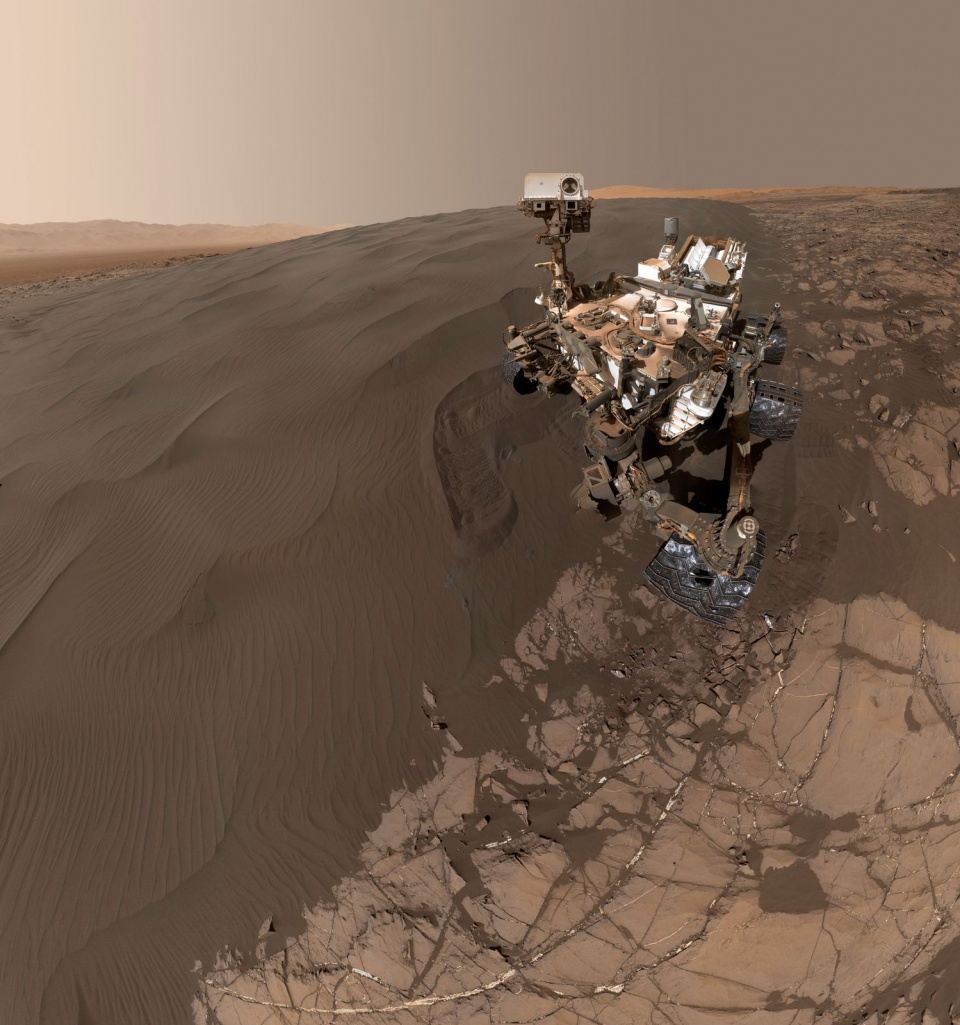 Curiosity Mars dune sefie. Źródło: NASA