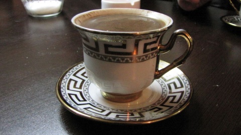 Gruzja: Batumi - gruzińska kawa podana w carskiej zastawie. Fot. Radosław Kożuszek