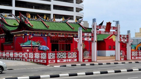 Stolica państwa Brunei - Bandar Seri Begawan. Świątynia buddyjska. Fot. Radosław Kożuszek