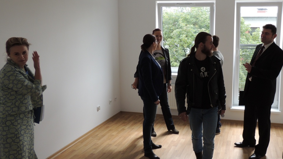 34 rodziny odebrały klucze do nowych mieszkań komunalnych. Fot. Monika Kaczyńska