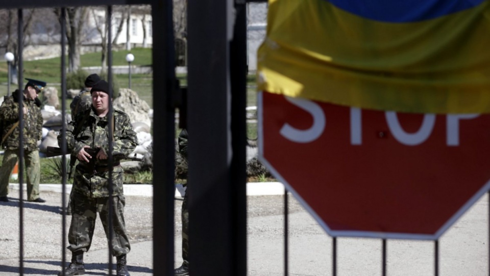 Ukraińscy żołnierze wyglądają na spokojnych, chociaż twierdzą, że są poddawani silnej presji psychologicznej. Fot. PAP/EPA