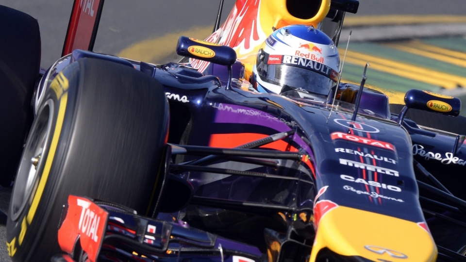 Hiszpan Fernando Alonso i Brytyjczyk Lewis Hamilton okazali się najlepsi na piątkowych treningach przed wyścigiem o Grand Prix Australii. Fot. PAP/EPA/HANS KLAUS TECHT
