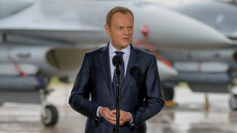 Premier odwiedził w poniedziałek 32. Bazę Lotnictwa Taktycznego w Łasku. Fot. PAP/Grzegorz Michałowski