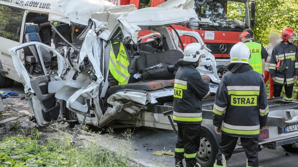 Na miejscu zginęły 4 osoby, w tym obaj kierowcy busów. Rannych zostało kilkanaście osób. Fot.PAP/Wojciech Pacewicz