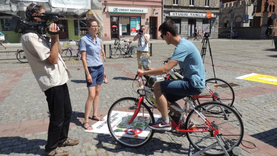 Prądotwórcze rowery stanęły na Rynku Nowomiejskim w Toruniu. Fot. Monika Kaczyńska