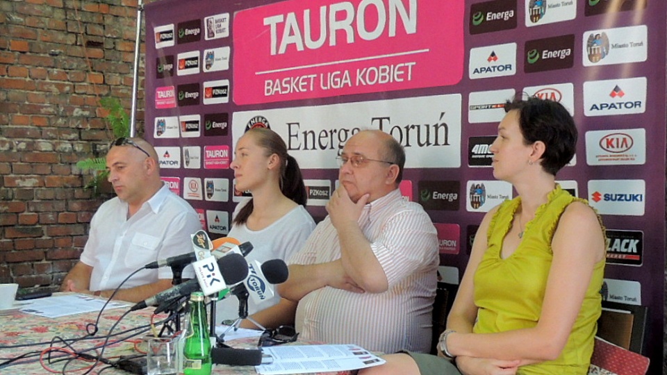 Na specjalnie zwołanej konferencji prasowej klub poinformował o zawodniczkach, które od nowego sezonu będą występowały w barwach Energi. Fot. Monika Kaczyńska