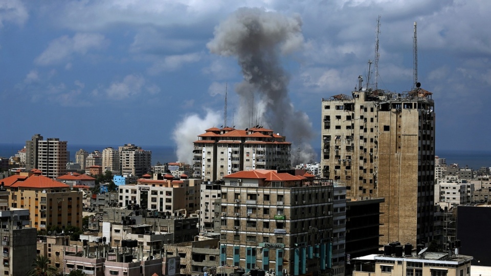 Nie podając szczegółów izraelskie wojsko poinformowało, że zaatakowało ponad 20 celów w Strefie Gazy. Fot. PAP/EPA