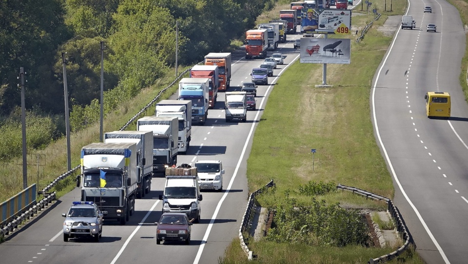 Ukraiński konwój z pomocą humanitarna dla mieszkańców wschodnich regionów tego kraju. Fot. PAP/EPA