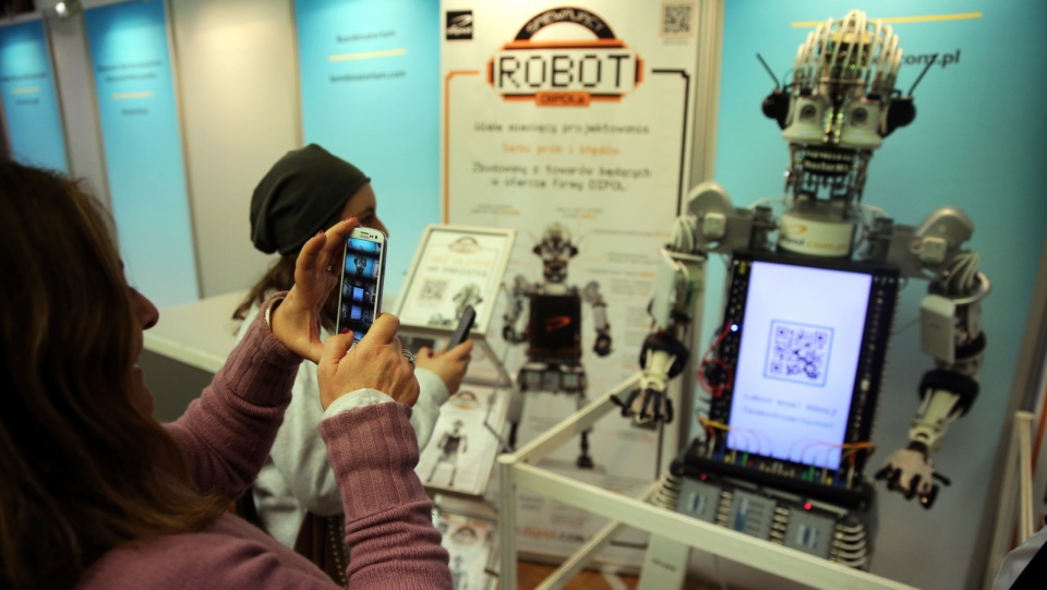 W Warszawie prezentowane są roboty, bezzałogowe systemy latające i podwodne, a także drukarki 3D. Fot. PAP/Tomasz Gzell