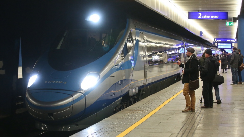 Start pociągu Express Intercity Premium. Pendolino rozpoczęły regularne przewozy pasażerskie. Fot. PAP/Rafał Guz