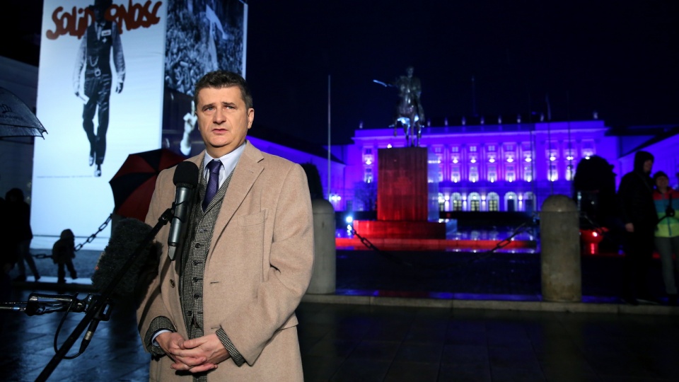 Lider Twojego Ruchu - Janusz Palikot, podczas konferencji prasowej przed Pałacem Prezydenckim w Warszawie. Fot. PAP/Tomasz Gzell
