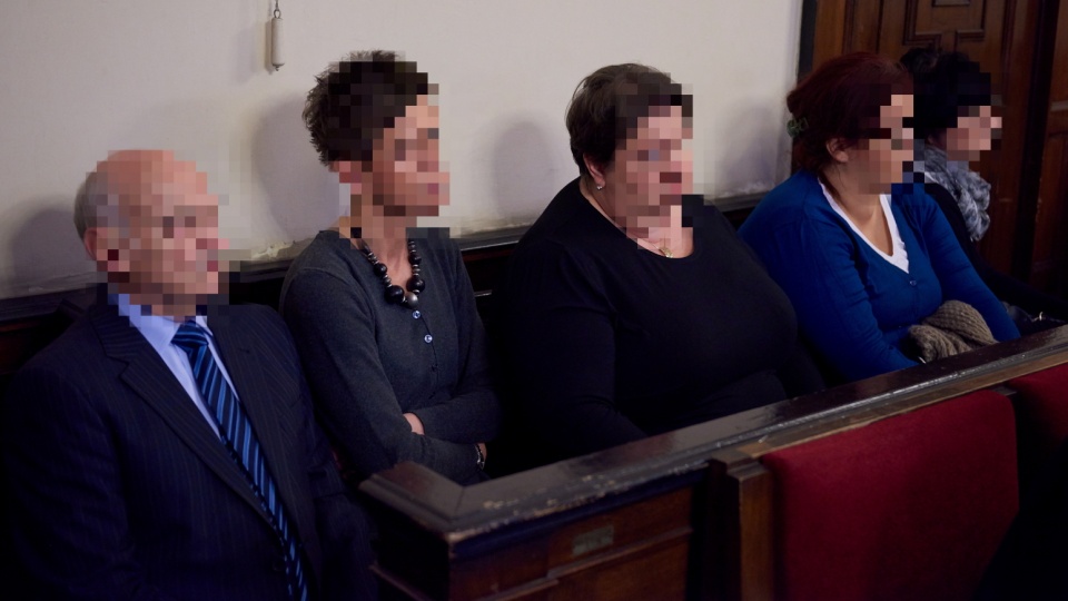 Oskarżeni na sali rozpraw: dwie lekarki, dwie pielęgniarki i były dyrektor szpitala. Fot.PAP/Adam Warżawa