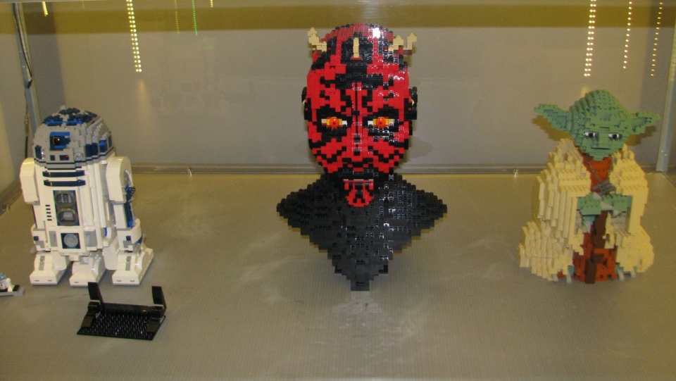 Wiele prac z klocków Lego nawiązuje do znanych filmów. Fot. Bogumiła Wresiło