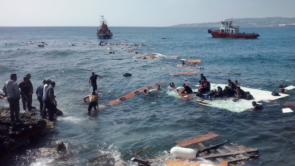 To kolejny w ostatnich dniach wypadek z udziałem imigrantów w rejonie Morza Śródziemnego. Fot. PAP/EPA