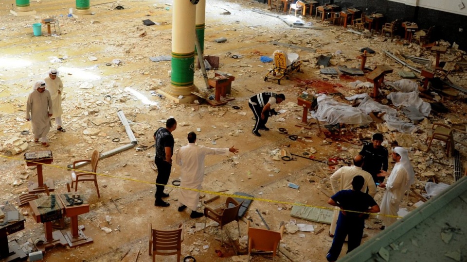Według świadków do zamachu doszło, gdy w meczecie Imama Sadika podczas piątkowych modłów zebrało się około 2 tys. wiernych. Fot. PAP/EPA