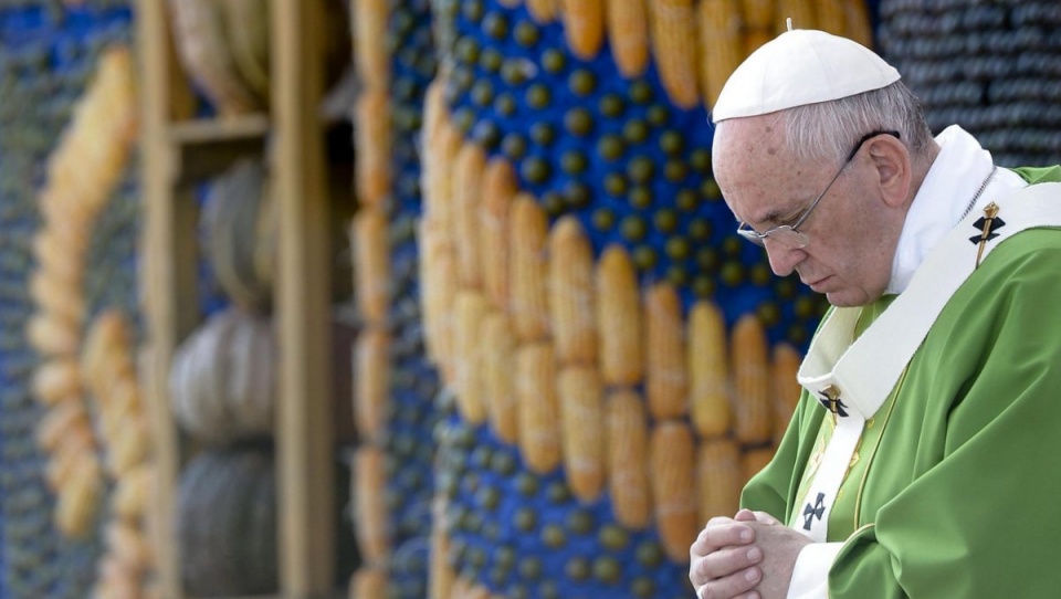 W trakcie wizyty w Paragwaju papież Franciszek odprawił mszę przy ołtarzu wykonanym z warzyw. Fot. PAP/EPA